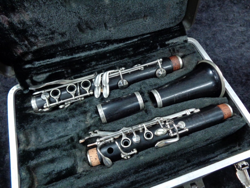 Selmer cl300 clarinet serial numbers.