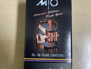Photo Limited Edition Vandoren M|O Ligature for Bb Clarinet in Pink Gold Plate