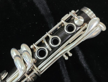 Photo 90s Vintage Buffet German E11 Clarinet, Silver Plated Keys #1002741 - PLAYERS HORN